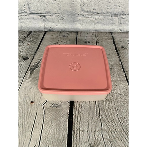VINTAGE TUPPERWARE (1458-7) LARGE SQUARE SANDWICH KEEPER - Picture 1 of 2
